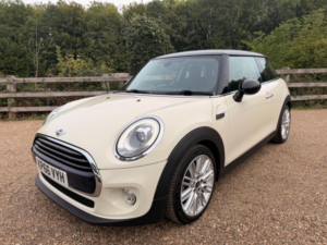 2016 MINI Hatch 1.5 Cooper Euro 6 (s/s) 3dr in White — image 5