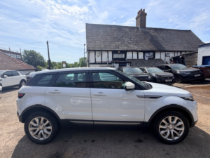 2018 Land Rover Range Rover Evoque Td4 Se in White — image 3
