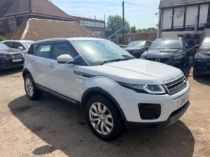2018 Land Rover Range Rover Evoque Td4 Se in White — image 4