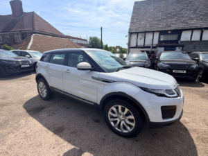 2018 Land Rover Range Rover Evoque Td4 Se in White — image 6