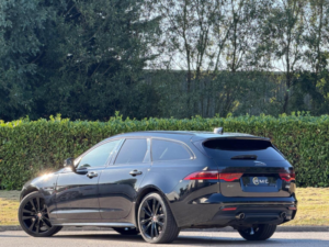 2017 Jaguar Xf 2.0d R-Sport Sportbrake Auto AWD Euro 6 (s/s) 5dr in Black — image 4