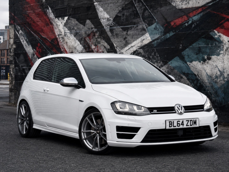 2015 Volkswagen Golf 2.0 Tsi Bluemotion Tech R in White — image 1
