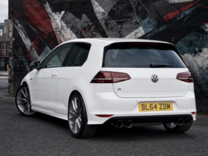 2015 Volkswagen Golf 2.0 Tsi Bluemotion Tech R in White — image 2