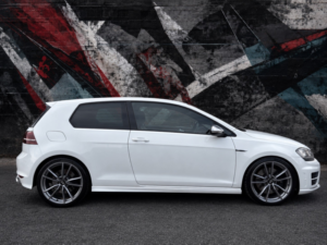 2015 Volkswagen Golf 2.0 Tsi Bluemotion Tech R in White — image 5
