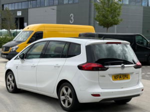 2014 Vauxhall Zafira Tourer 1.6 Cdti Ecoflex Elite Euro 6 (s/s) 5dr in White — image 6