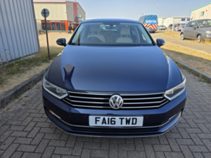 2016 Volkswagen Passat 2.0 Tdi Bluemotion Tech Gt in Blue — image 4