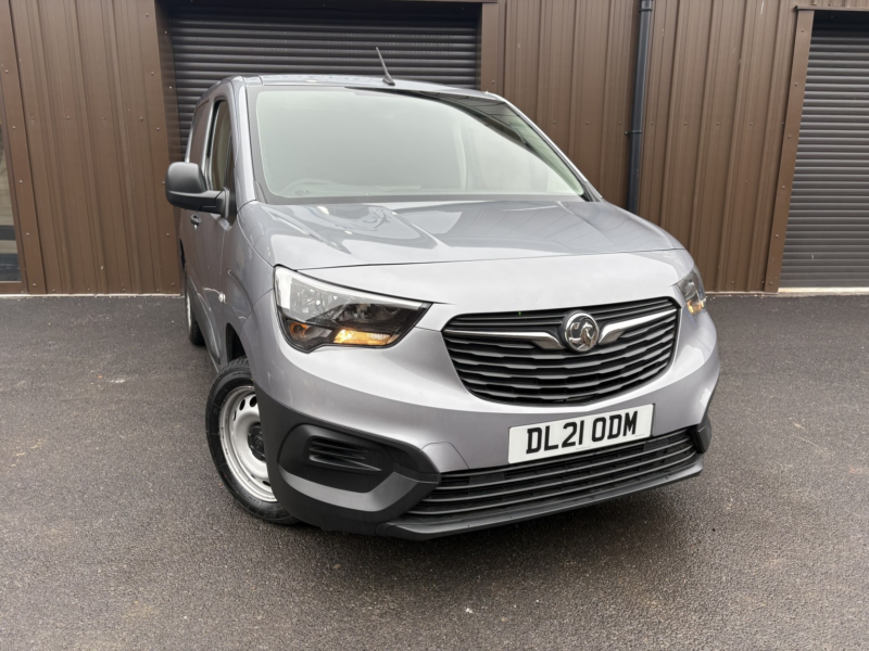 2021 Vauxhall Combo 1.5 Turbo D 2300 Dynamic in Grey — image 1