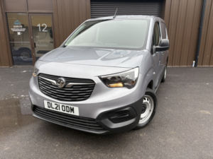 2021 Vauxhall Combo 1.5 Turbo D 2300 Dynamic in Grey — image 3