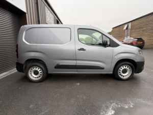 2021 Vauxhall Combo 1.5 Turbo D 2300 Dynamic in Grey — image 4