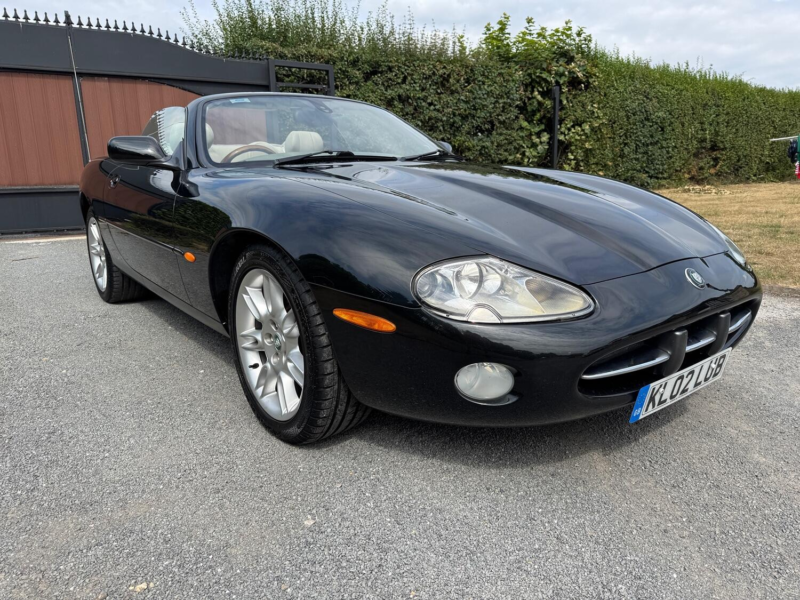 2002 Jaguar Xk8 4.0 V8 in Grey — image 1