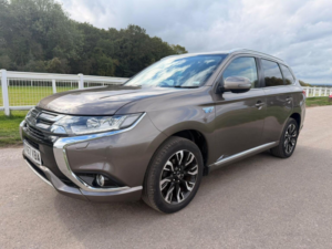 2017 Mitsubishi Outlander 2.0h 12kwh 4h CVT 4WD Euro 6 (s/s) 5dr in Brown — image 4