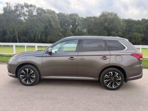 2017 Mitsubishi Outlander 2.0h 12kwh 4h CVT 4WD Euro 6 (s/s) 5dr in Brown — image 6