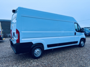2022 Citroen Relay 2.2 Bluehdi 35 Enterprise in White — image 3