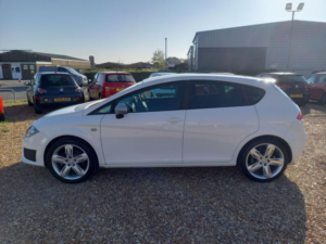 2011 SEAT Leon 2.0 Tdi Cr Fr Euro 5 5dr in White — image 4