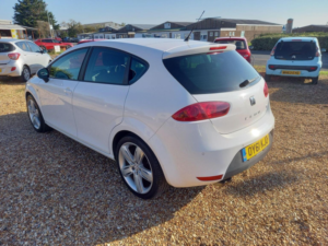 2011 SEAT Leon 2.0 Tdi Cr Fr Euro 5 5dr in White — image 5