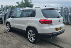 2012 Volkswagen Tiguan 2.0 Tdi Sport 4WD Euro 5 5dr in White — image 4