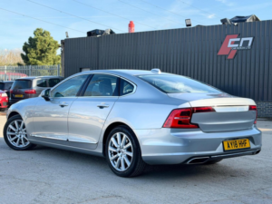 2018 Volvo S90 2.0 D4 Inscription Auto Euro 6 (s/s) 4dr in Silver — image 3