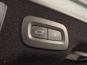 2018 Volvo S90 2.0 D4 Inscription Auto Euro 6 (s/s) 4dr in Silver — image 5