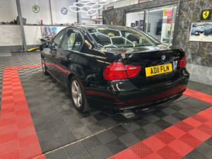 2011 BMW 3 Series 2.0 320d Efficient Dynamics in Black — image 2