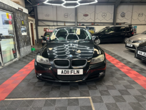 2011 BMW 3 Series 2.0 320d Efficient Dynamics in Black — image 3
