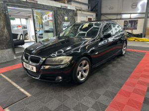 2011 BMW 3 Series 2.0 320d Efficient Dynamics in Black — image 4