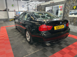 2011 BMW 3 Series 2.0 320d Efficient Dynamics in Black — image 5