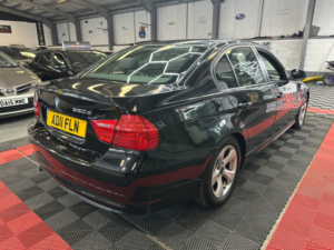 2011 BMW 3 Series 2.0 320d Efficient Dynamics in Black — image 6