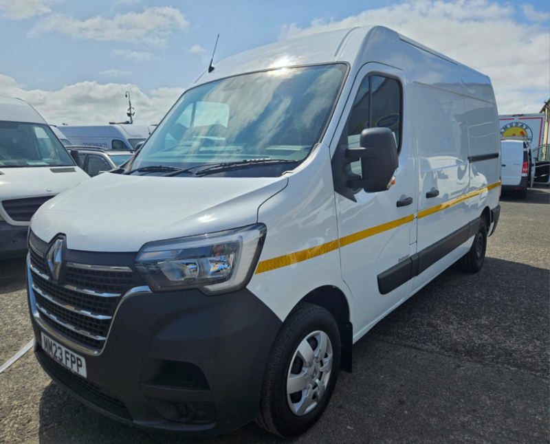 2023 Renault Master 2.3 Dci 33 Business+ in White — image 1