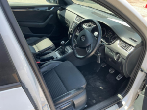 2015 Skoda Octavia 2.0 Tdi Vrs Euro 5 (s/s) 5dr in White — image 4