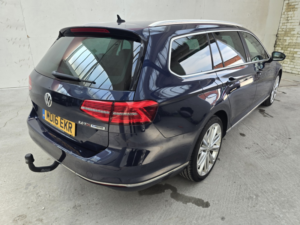 2016 Volkswagen Passat 2.0 Tdi Bluemotion Tech Gt in Blue — image 5