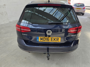 2016 Volkswagen Passat 2.0 Tdi Bluemotion Tech Gt in Blue — image 6