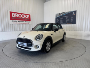 2020 MINI Hatch 1.5 Cooper Classic Euro 6 (s/s) 5dr in White — image 3