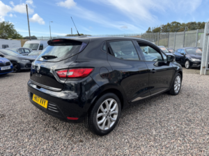 2017 Renault Clio 1.2 Dynamique Nav 1.2 16v 75 in Black — image 2