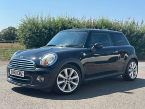 2010 MINI Hatch 1.6 Cooper Steptronic Euro 5 3dr in Black — image 3