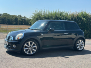 2010 MINI Hatch 1.6 Cooper Steptronic Euro 5 3dr in Black — image 4