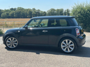 2010 MINI Hatch 1.6 Cooper Steptronic Euro 5 3dr in Black — image 5