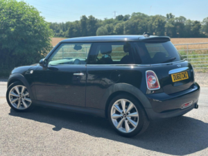 2010 MINI Hatch 1.6 Cooper Steptronic Euro 5 3dr in Black — image 6