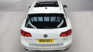 2015 Volkswagen Touareg 3.0 Tdi V6 Bluemotion Tech R-Line in White — image 6