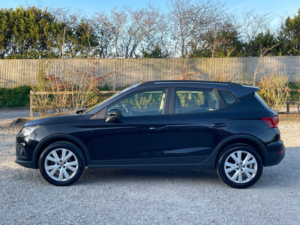 2019 SEAT Arona 1.6 Tdi Se Technology Lux in Black — image 5