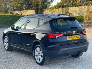 2019 SEAT Arona 1.6 Tdi Se Technology Lux in Black — image 6
