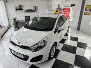 2014 Kia Rio 1.25 Vr7 Euro 5 5dr in White — image 5