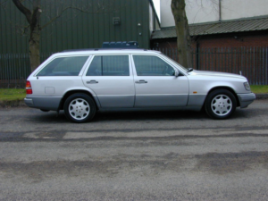 1995 Mercedes-Benz 220 Ref 8686 - Mercedes Benz W124 E220 Automatic Estate (rhd - Uk Car) in Silver — image 2