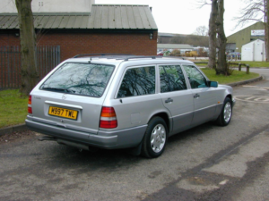 1995 Mercedes-Benz 220 Ref 8686 - Mercedes Benz W124 E220 Automatic Estate (rhd - Uk Car) in Silver — image 3
