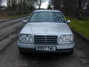 1995 Mercedes-Benz 220 Ref 8686 - Mercedes Benz W124 E220 Automatic Estate (rhd - Uk Car) in Silver — image 4