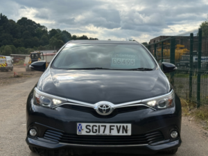 2017 Toyota Auris 1.6 D-4d Design Hatchback 5dr Diesel Manual Euro 6 (s/s) (112 Ps) in Grey — image 2