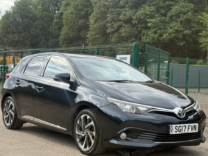 2017 Toyota Auris 1.6 D-4d Design Hatchback 5dr Diesel Manual Euro 6 (s/s) (112 Ps) in Grey — image 3
