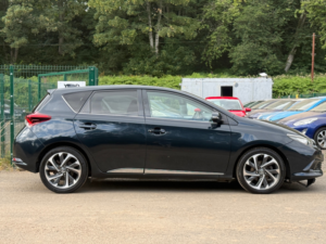 2017 Toyota Auris 1.6 D-4d Design Hatchback 5dr Diesel Manual Euro 6 (s/s) (112 Ps) in Grey — image 4