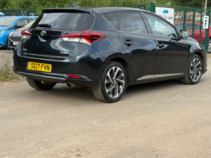 2017 Toyota Auris 1.6 D-4d Design Hatchback 5dr Diesel Manual Euro 6 (s/s) (112 Ps) in Grey — image 5