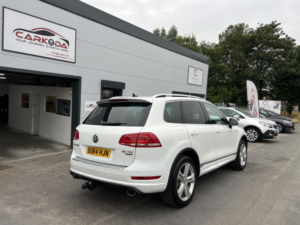 2014 Volkswagen Touareg 3.0 Tdi V6 Bluemotion Tech R-Line in White — image 2