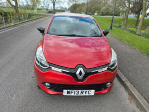 2013 Renault Clio 1.2 16v Dynamique Medianav Hatchback 5dr Petrol Manual Euro 5 (75 Ps) in Red — image 2